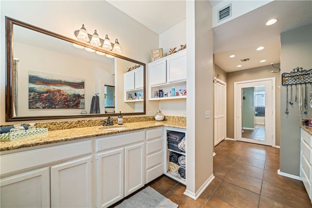 301 Country Club Dr, Corpus Christi, TX 78412