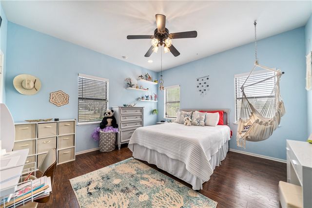 301 Country Club Dr, Corpus Christi, TX 78412