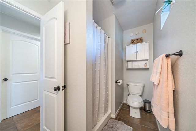 301 Country Club Dr, Corpus Christi, TX 78412