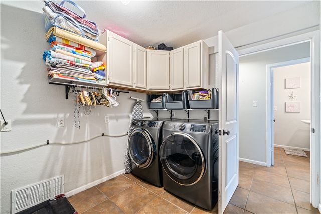 301 Country Club Dr, Corpus Christi, TX 78412