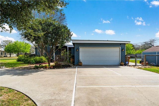 301 Country Club Dr, Corpus Christi, TX 78412