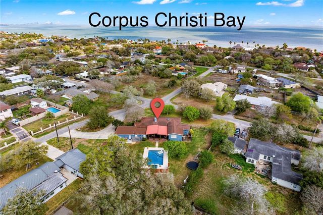 301 Country Club Dr, Corpus Christi, TX 78412
