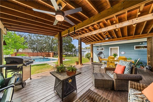 301 Country Club Dr, Corpus Christi, TX 78412