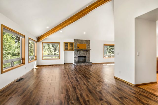 2863 NW Fairway Heights Drive, Bend, OR 97703