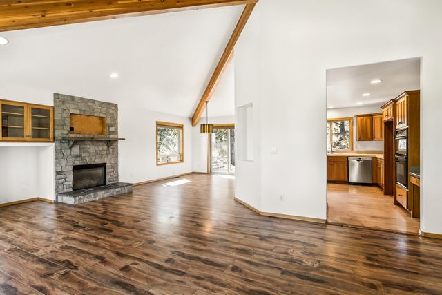 2863 NW Fairway Heights Drive, Bend, OR 97703