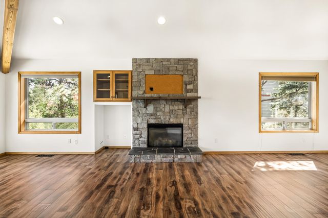 2863 NW Fairway Heights Drive, Bend, OR 97703