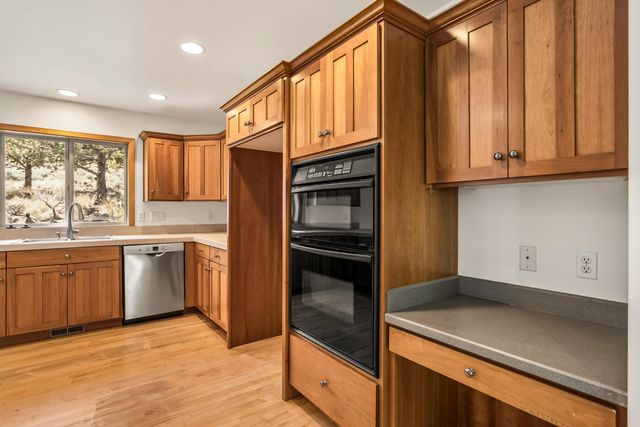 2863 NW Fairway Heights Drive, Bend, OR 97703