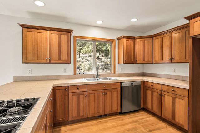 2863 NW Fairway Heights Drive, Bend, OR 97703
