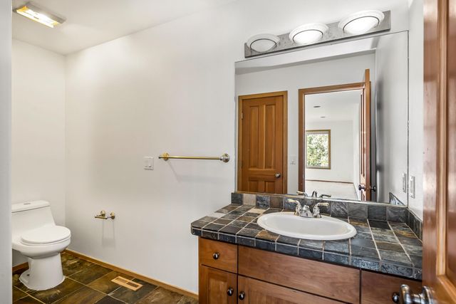 2863 NW Fairway Heights Drive, Bend, OR 97703