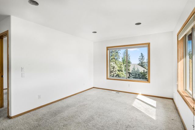 2863 NW Fairway Heights Drive, Bend, OR 97703
