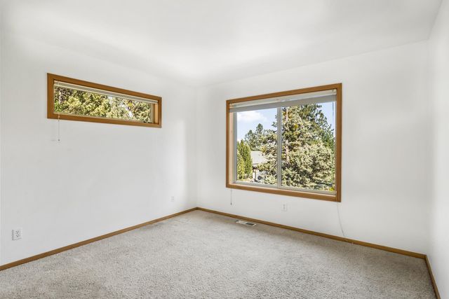 2863 NW Fairway Heights Drive, Bend, OR 97703