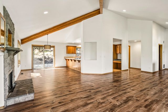 2863 NW Fairway Heights Drive, Bend, OR 97703