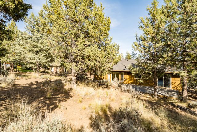 2863 NW Fairway Heights Drive, Bend, OR 97703