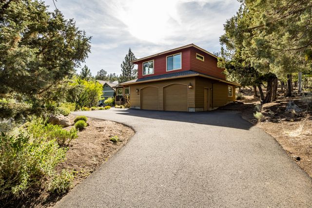 2863 NW Fairway Heights Drive, Bend, OR 97703