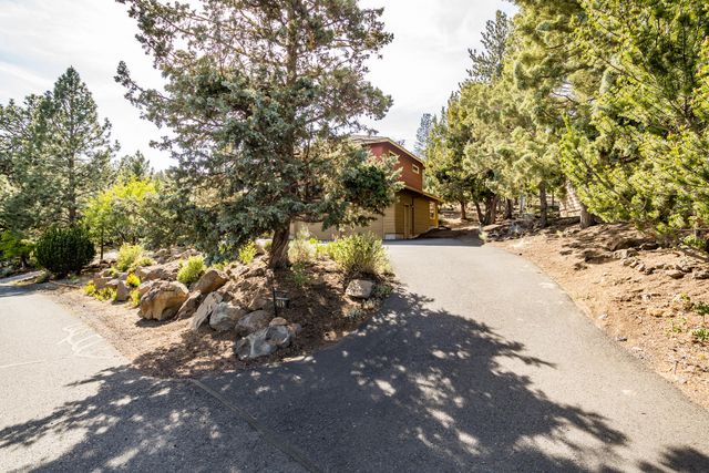 2863 NW Fairway Heights Drive, Bend, OR 97703