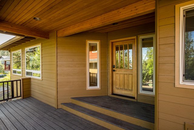 2863 NW Fairway Heights Drive, Bend, OR 97703