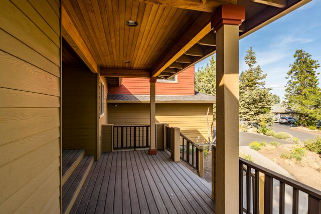 2863 NW Fairway Heights Drive, Bend, OR 97703