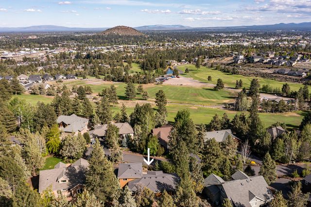 2863 NW Fairway Heights Drive, Bend, OR 97703