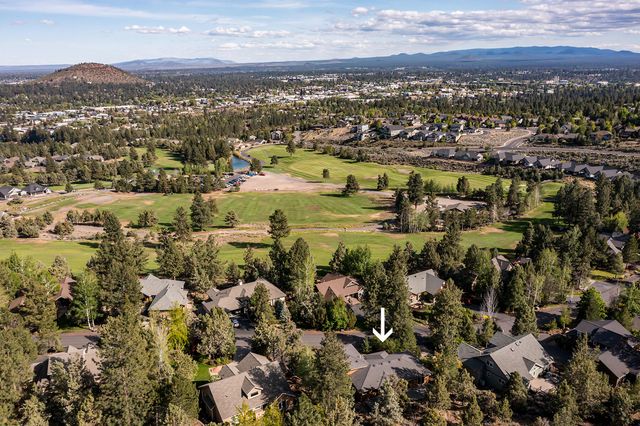2863 NW Fairway Heights Drive, Bend, OR 97703