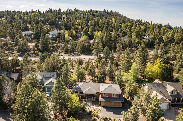 2863 NW Fairway Heights Drive, Bend, OR 97703