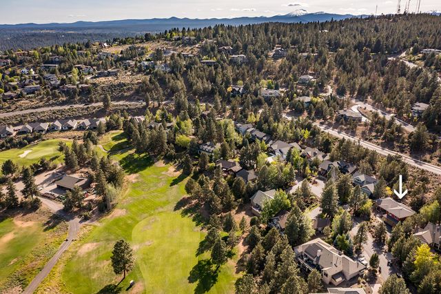2863 NW Fairway Heights Drive, Bend, OR 97703