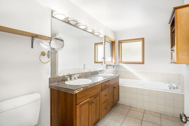 2863 NW Fairway Heights Drive, Bend, OR 97703
