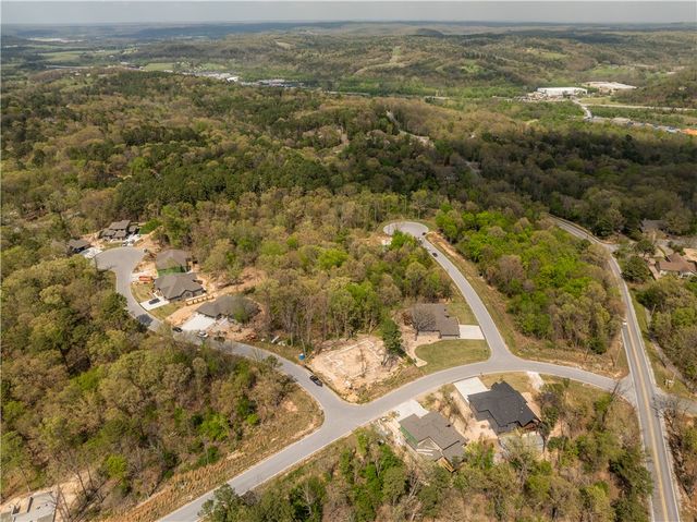 2 Glen Elgin Court, Bella Vista, AR 72715