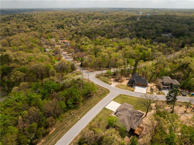 2 Glen Elgin Court, Bella Vista, AR 72715