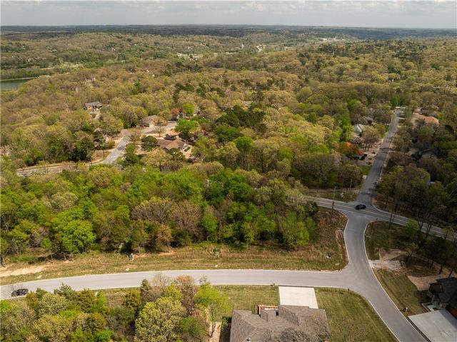2 Glen Elgin Court, Bella Vista, AR 72715