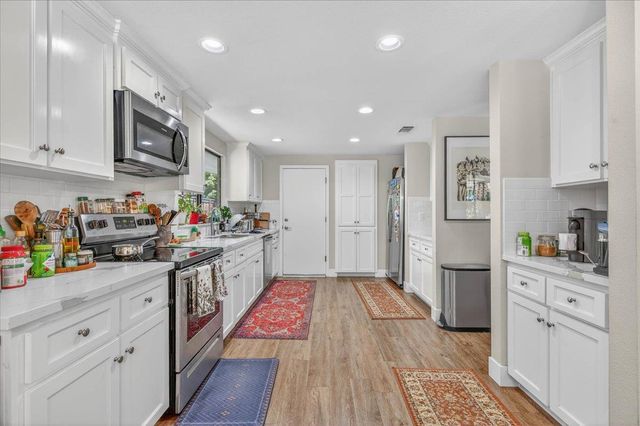 368 E Finch Court, Fresno, CA 93730
