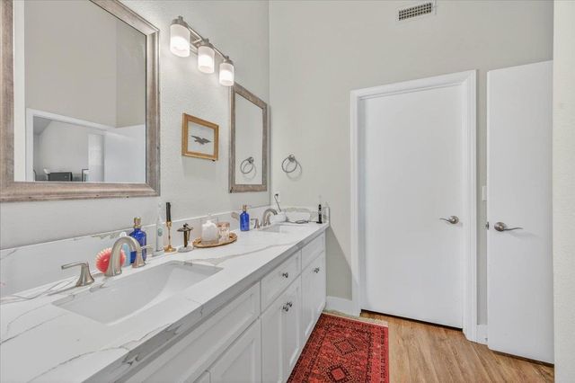 368 E Finch Court, Fresno, CA 93730