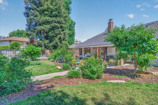 368 E Finch Court, Fresno, CA 93730