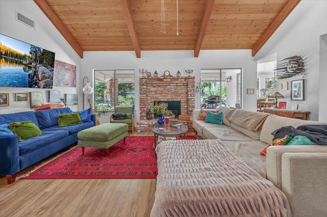 368 E Finch Court, Fresno, CA 93730