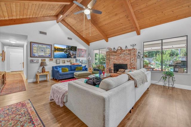 368 E Finch Court, Fresno, CA 93730