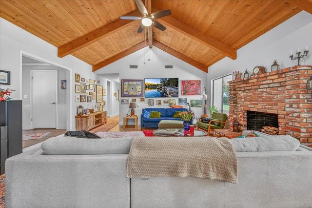 368 E Finch Court, Fresno, CA 93730