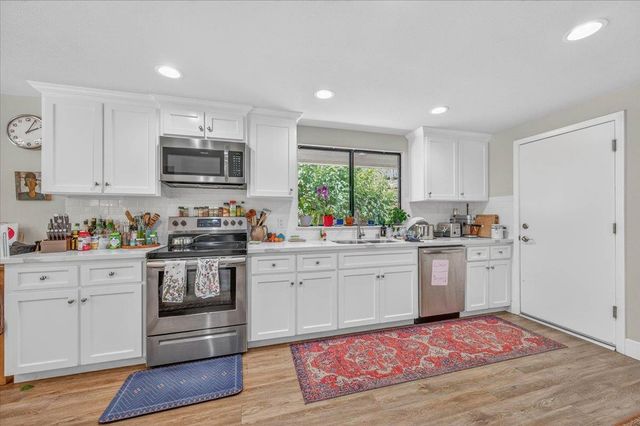 368 E Finch Court, Fresno, CA 93730