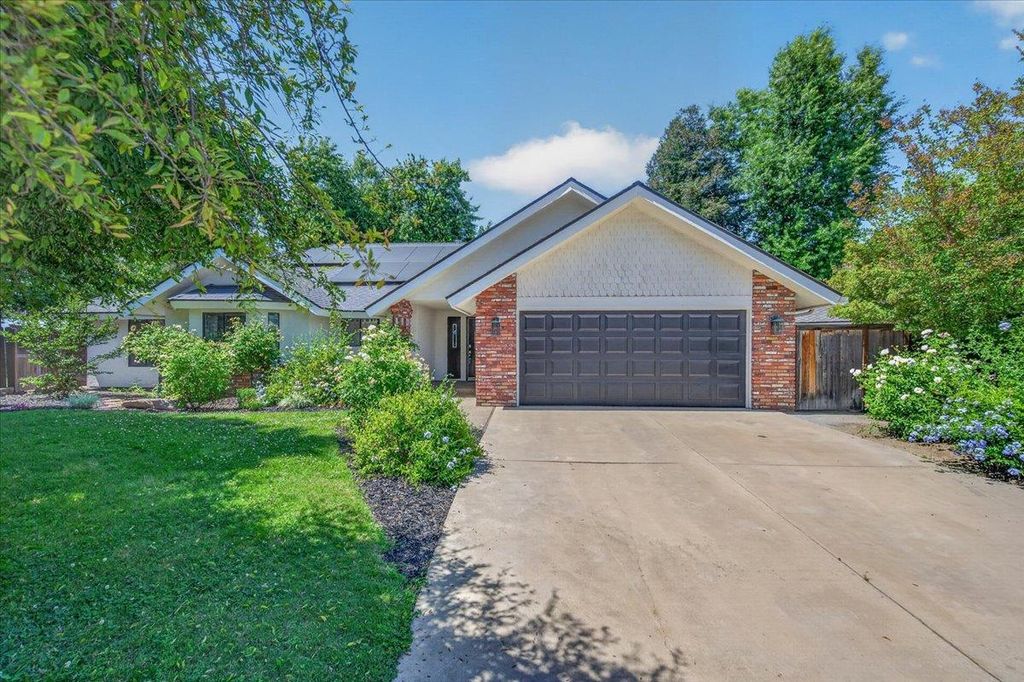 368 E Finch Court, Fresno, CA 93730