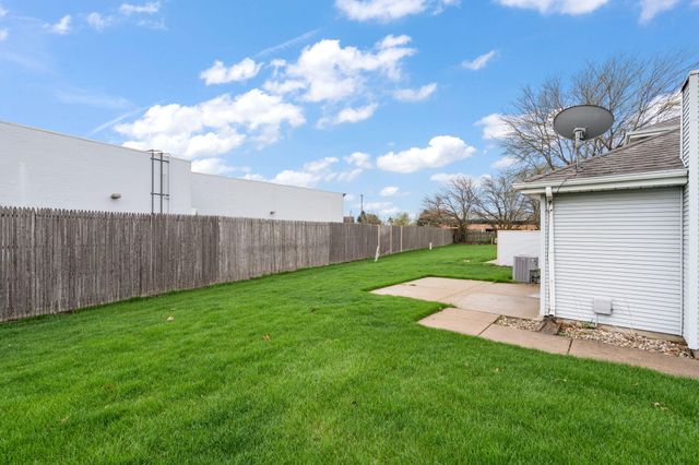 121 Bluegrass Drive, Schererville, IN 46375