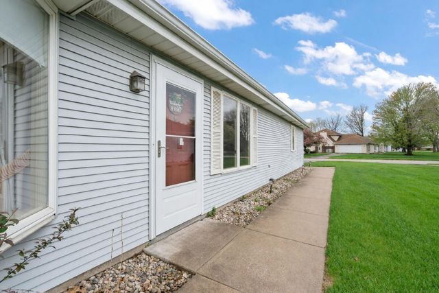 121 Bluegrass Drive, Schererville, IN 46375