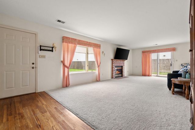 121 Bluegrass Drive, Schererville, IN 46375