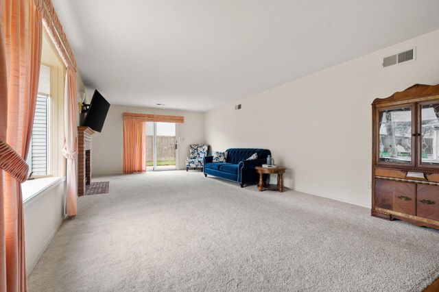 121 Bluegrass Drive, Schererville, IN 46375