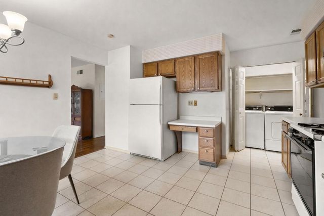 121 Bluegrass Drive, Schererville, IN 46375