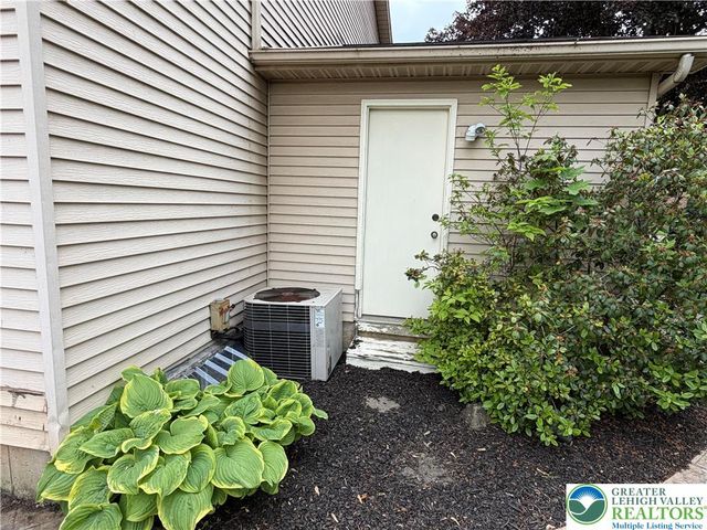 20 Grove Street, Easton, PA 18045