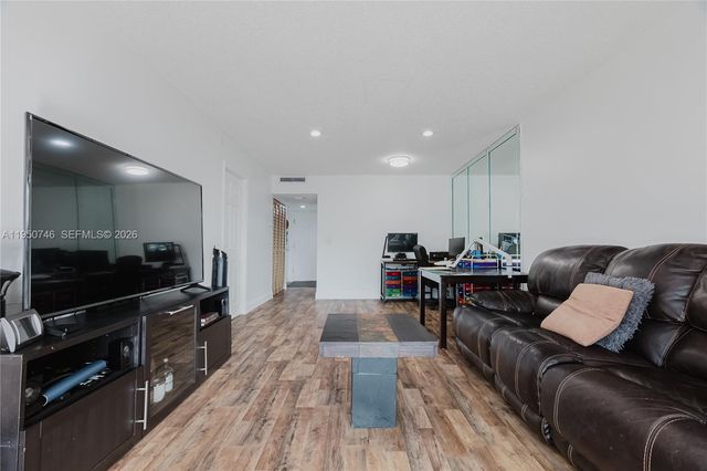 3200 Holiday Springs Blvd 3-306, Margate, FL 33063