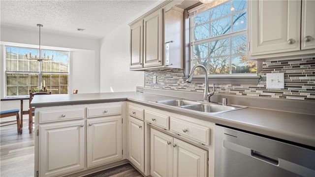 2706 W Easy Street, Rogers, AR 72756