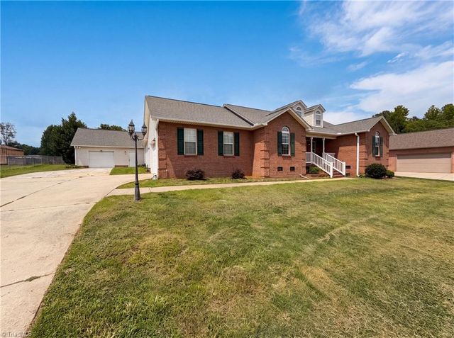 6404 Starlette Lane, Trinity, NC 27370