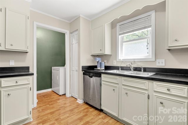 11218 Mallard Crossing Drive, Charlotte, NC 28262