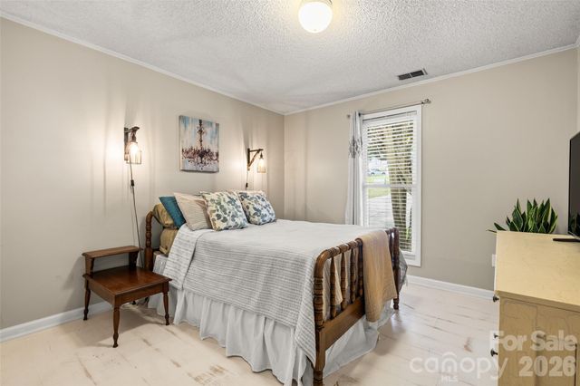 11218 Mallard Crossing Drive, Charlotte, NC 28262