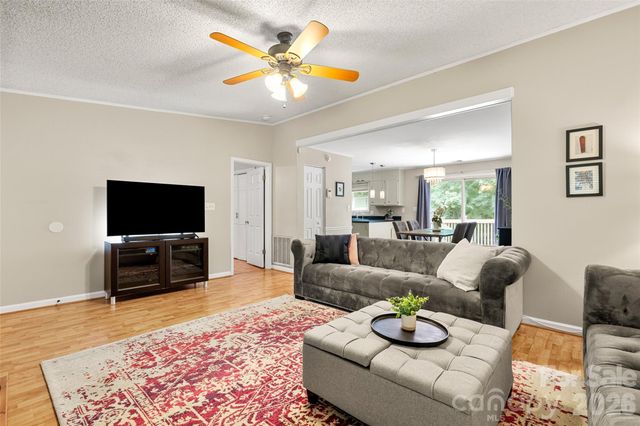 11218 Mallard Crossing Drive, Charlotte, NC 28262