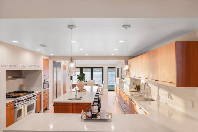 13724 SW 92nd Ct, Miami, FL 33176